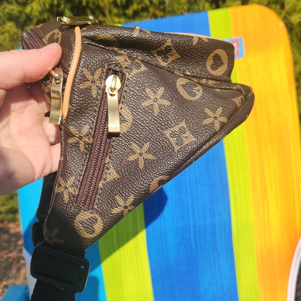 Source Unknown Brown Monogram-Style Waist Bag wit… - image 13